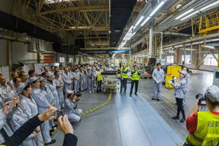 致敬奮斗者，筆墨繪東風(fēng) 中視協(xié)文藝志愿者走進(jìn)東風(fēng)商用車采風(fēng)創(chuàng)作側(cè)記